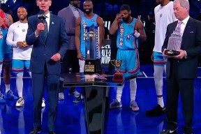 TES观众热烈欢呼！，库里迎来七赛季出色发挥赛场气氛高涨(ouremployeestake)-爱游戏资讯